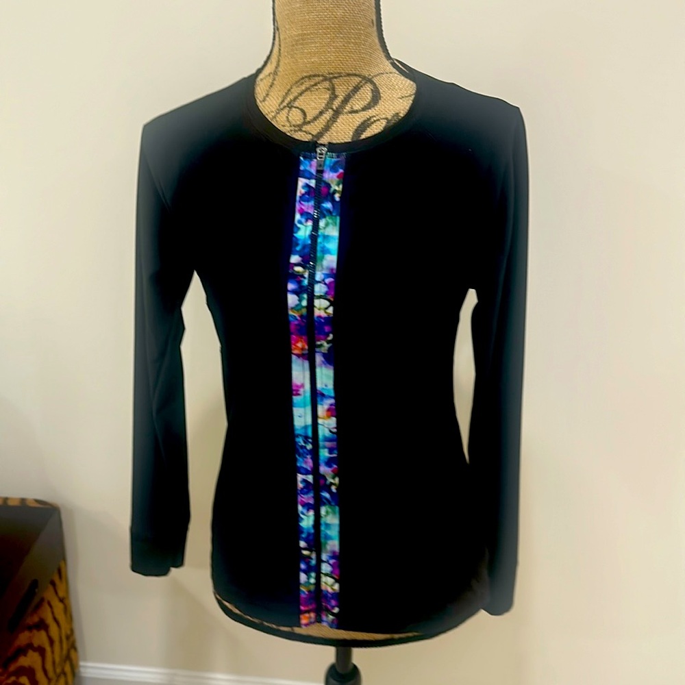 Women’s workout Jacket with Zip up Front & Long Sleeves